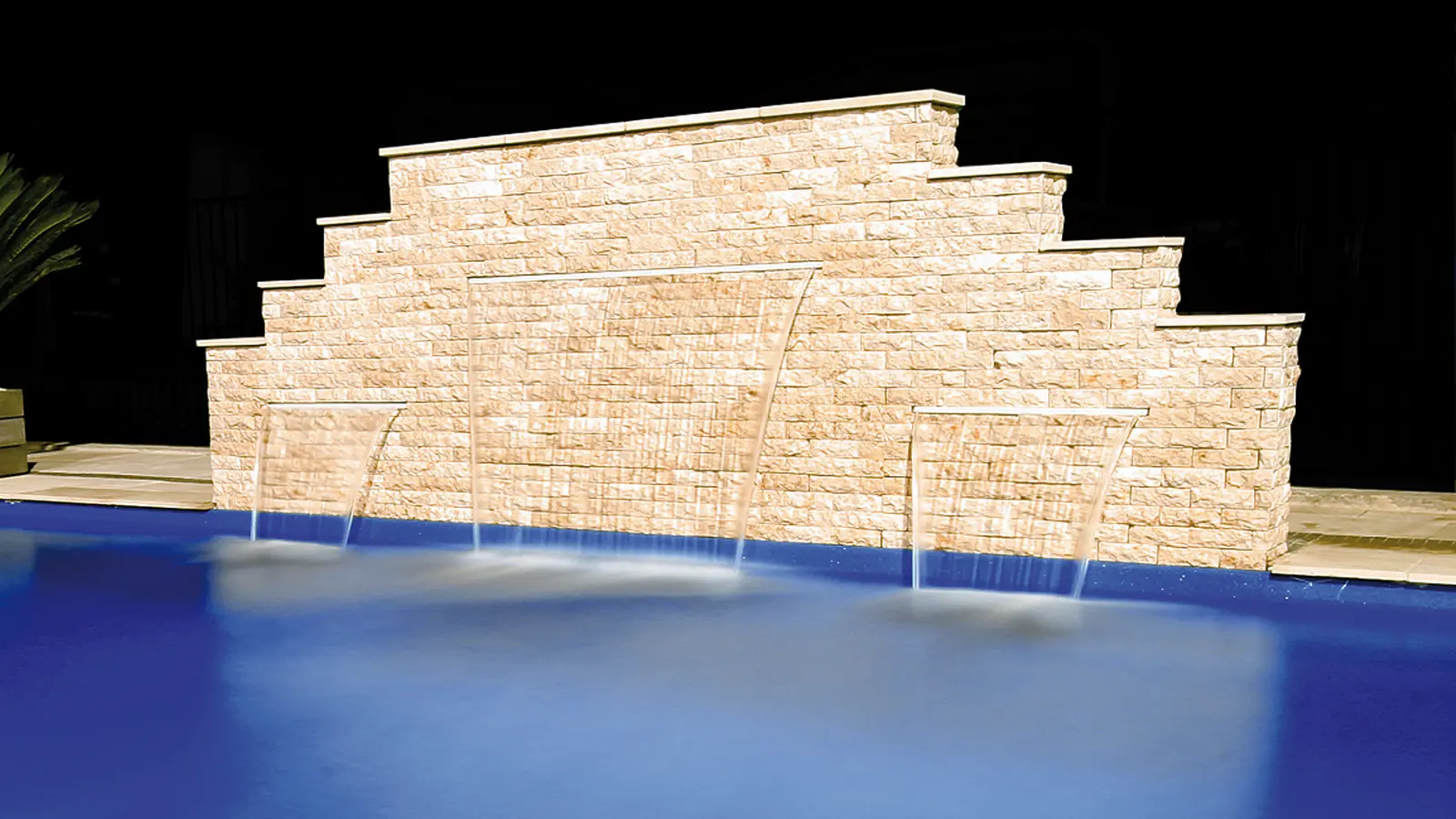IMG LP AU The Niagara 1600 x 900 pxls The Niagara fibreglass pool model