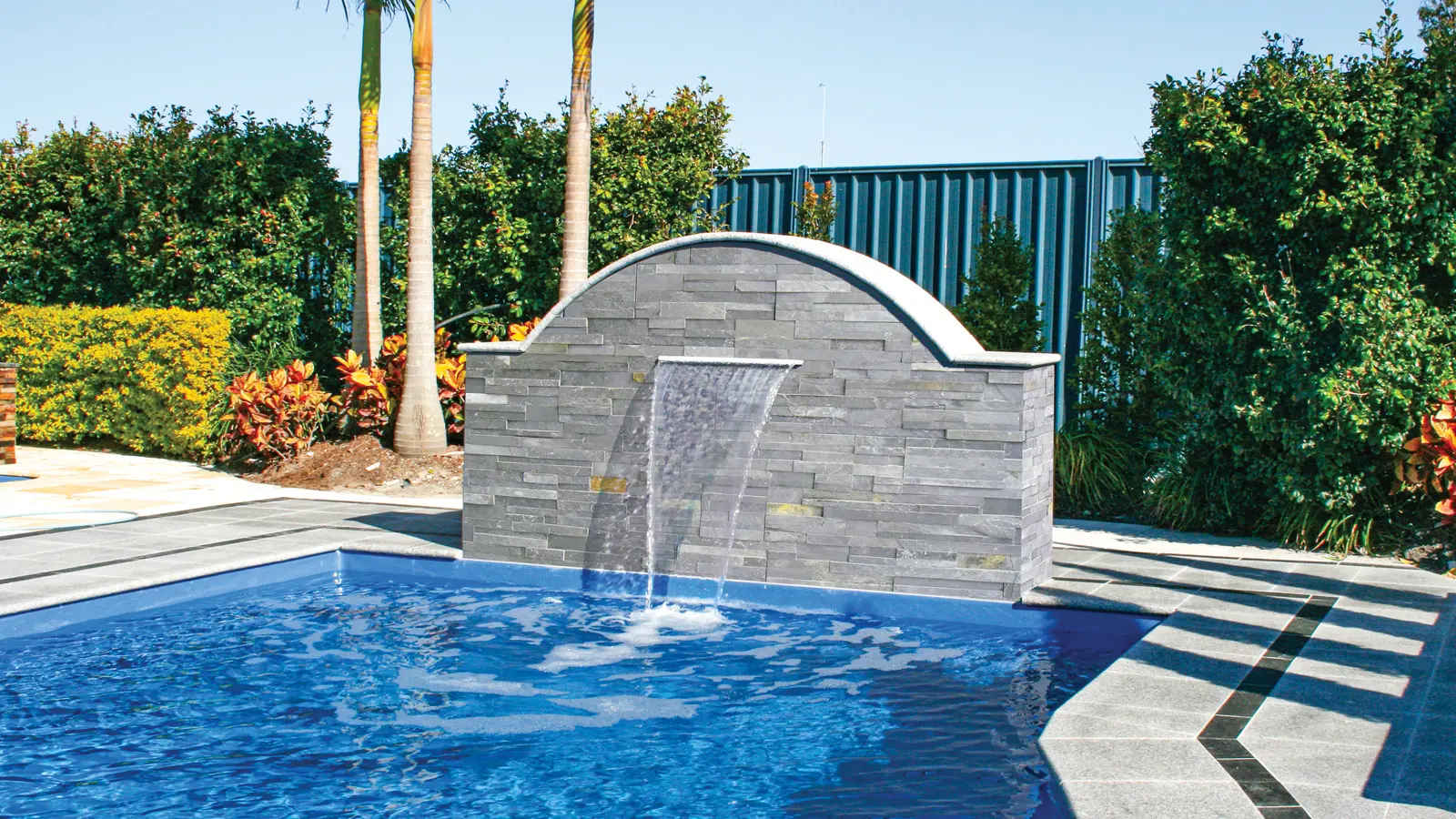 IMG LP AU The Serenity 1600 x 900 pxls The Serenity fibreglass pool model