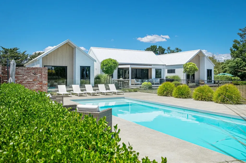 IMG LP NZ Acclaim 12 Shimmer White NZ Pools 001 – South Wairarapa District The Leisure Pools Acclaim in Shimmer White, get yours from Leisure Pools Sassella
