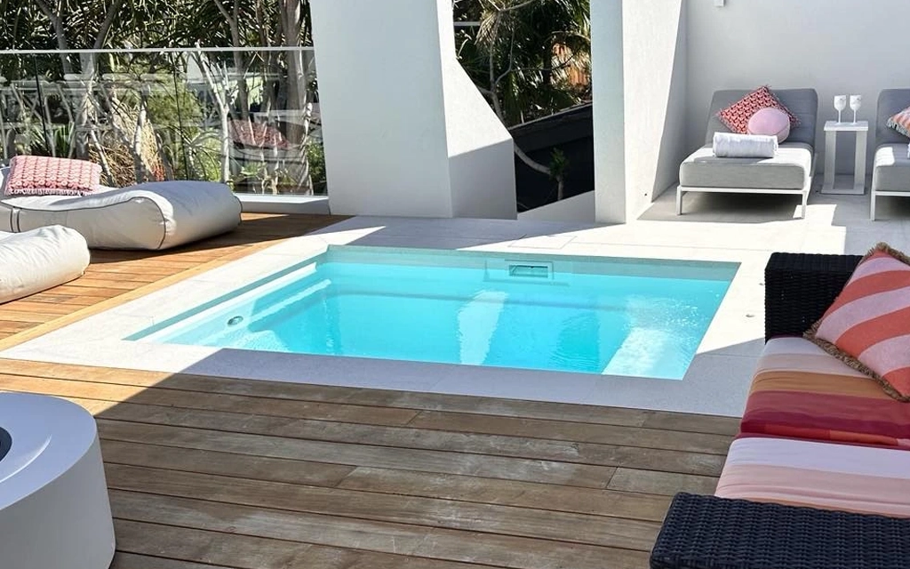 PIC LP NZ The Fiji Plunge in Shimmer White 1024 x 640 Outdoor living